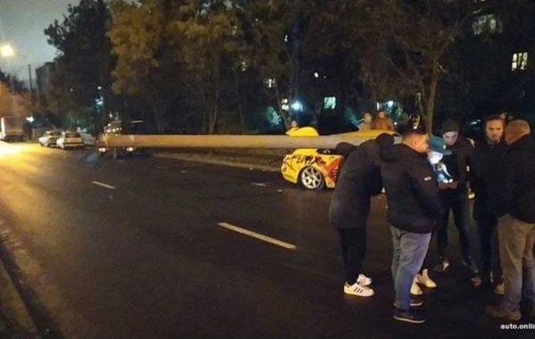 Azərbaycanlı oliqarxın qohumuna məxsus “Rolls-Royce” markalı avtomobil qəzaya düşdü - FOTO