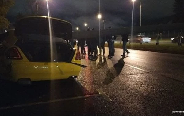 Azərbaycanlı oliqarxın qohumuna məxsus “Rolls-Royce” markalı avtomobil qəzaya düşdü - FOTO