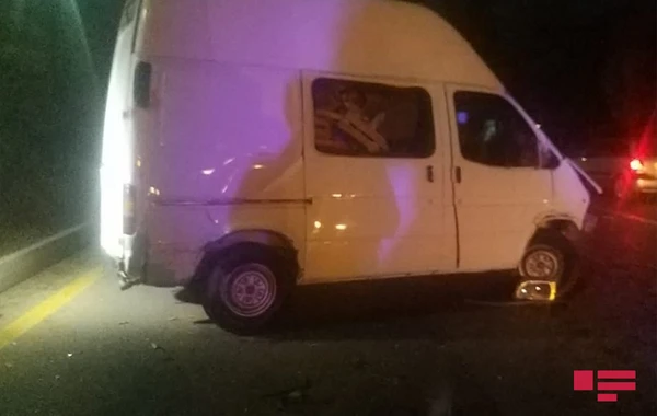 Bakıda qapaqsız quyu yol qəzasına səbəb olub - VİDEO