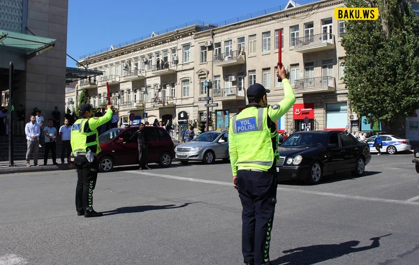 Bakıda şəhidlərimiz üçün bir dəqiqəlik sayğı duruşu FOTOLARDA 