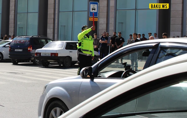 Bakıda şəhidlərimiz üçün bir dəqiqəlik sayğı duruşu FOTOLARDA 