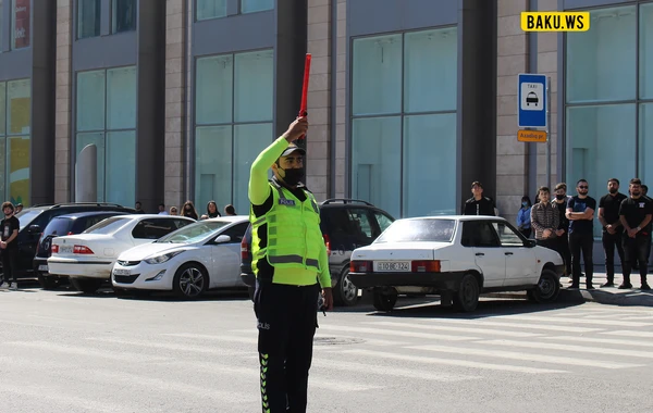 Bakıda şəhidlərimiz üçün bir dəqiqəlik sayğı duruşu FOTOLARDA 