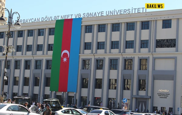 Bakıda şəhidlərimiz üçün bir dəqiqəlik sayğı duruşu FOTOLARDA 