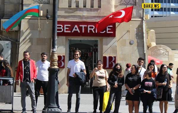 Bakıda şəhidlərimiz üçün bir dəqiqəlik sayğı duruşu FOTOLARDA 