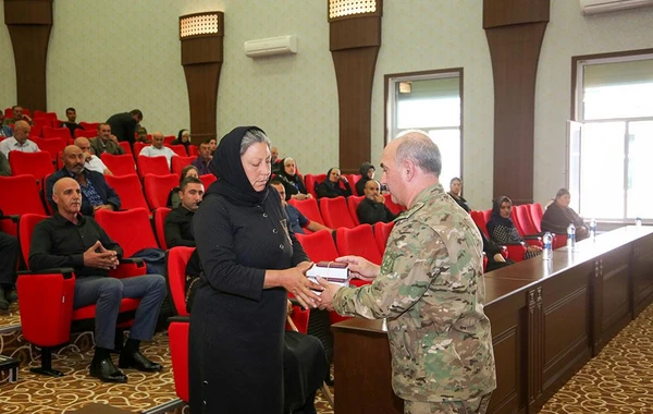 Əlahiddə Ümumqoşun Orduda şəhid ailələrinə müxtəlif orden və medallar təqdim edildi - FOTO