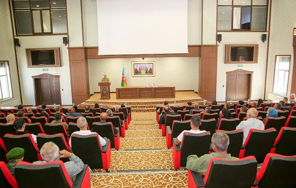 Əlahiddə Ümumqoşun Orduda şəhid ailələrinə müxtəlif orden və medallar təqdim edildi - FOTO