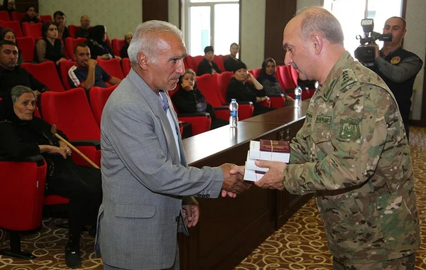 Əlahiddə Ümumqoşun Orduda şəhid ailələrinə müxtəlif orden və medallar təqdim edildi - FOTO