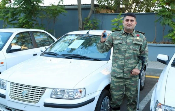 Amin Musayevə avtomobil verildi – FOTO