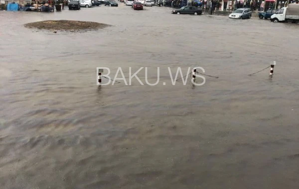 Bakı nəhəng gölü xatırladır - VİDEO