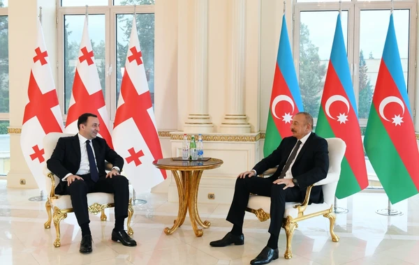 Prezident İlham Əliyev Gürcüstanın Baş naziri ilə görüşüb - FOTO - YENİLƏNİB