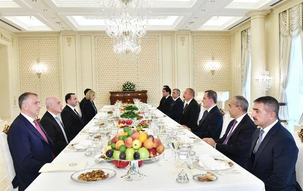 Prezident İlham Əliyev Gürcüstanın Baş naziri ilə görüşüb - FOTO - YENİLƏNİB