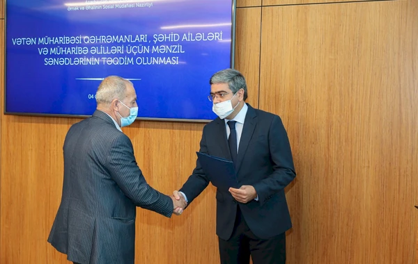 Şəhid ailələrinə mənzillərin sənədləri təqdim edildi - FOTO
