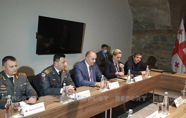 Azərbaycan və Gürcüstan müdafiə nazirlərinin görüşü başa çatıb - FOTO