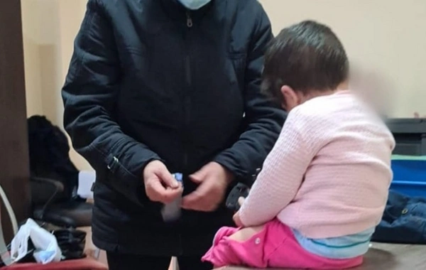 Uşağını qonşuya tapşırıb ondan imtina etdilər - Bakıda rüsvayçı hadisə