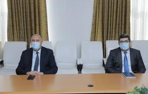 Polad Həşimovun qızına tələbə bileti təqdim edildi - FOTO