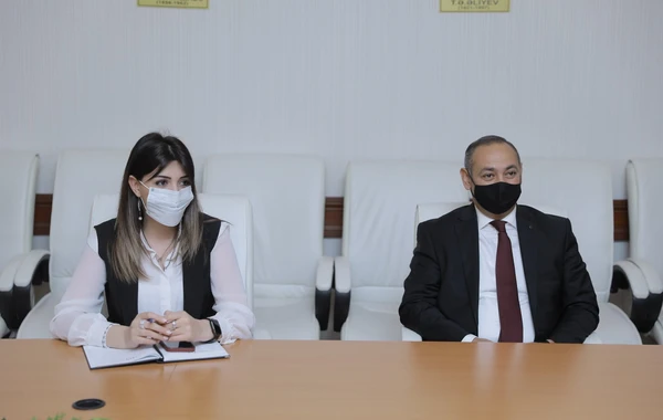 Polad Həşimovun qızına tələbə bileti təqdim edildi - FOTO