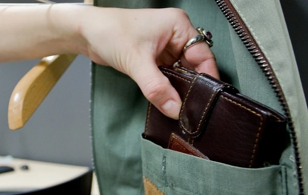 Türkiyədən Naxçıvana gələn şəxs dayısının 10 min manatını OĞURLADI