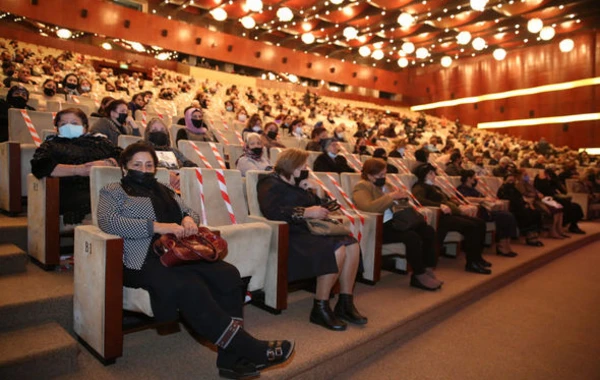Heydər Əliyev Sarayı ilk tədbirini şəhid və qazi ailələrinə həsr edib – FOTO