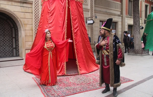 Gəncədə Nizami Gəncəvinin 880 illik yubileyinə həsr olunmuş ümumşəhər tədbiri keçirilib - FOTO