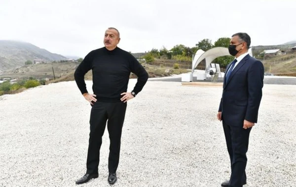 Azərbaycan Prezidenti Hadrutda yeni məscidin təməlini qoyub - FOTO