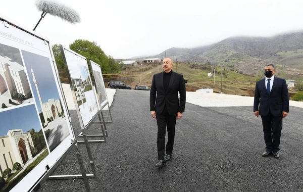 Президент Азербайджана заложил фундамент новой мечети в Гадруте - ФОТО