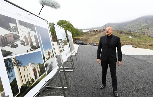 Президент Азербайджана заложил фундамент новой мечети в Гадруте - ФОТО