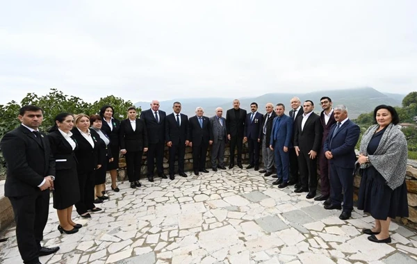 İlham Əliyev Xocavənd rayon ictimaiyyətinin nümayəndələri ilə birlikdə Tuğ kəndində olub - FOTO