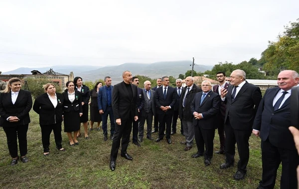 İlham Əliyev Xocavənd rayon ictimaiyyətinin nümayəndələri ilə birlikdə Tuğ kəndində olub - FOTO