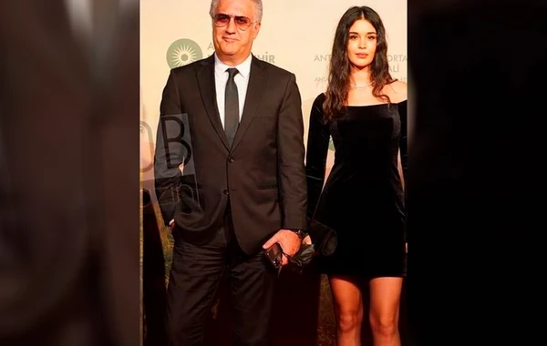 Azərbaycan əsilli aktyor 30 yaş kiçik sevgilisi ilə - FOTO
