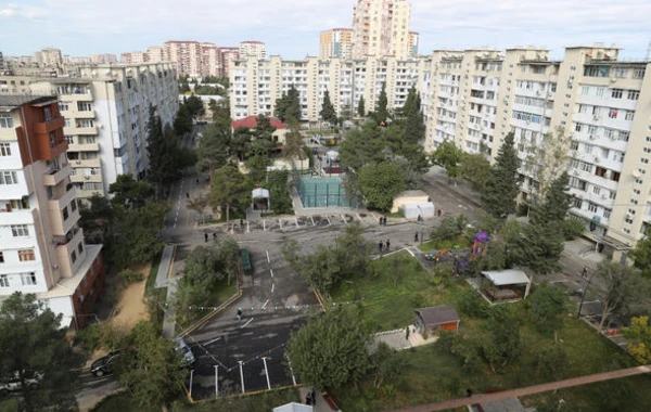 С участием Лейлы Алиевой состоялось открытие очередного двора, отремонтированного в рамках проекта Bizim həyət