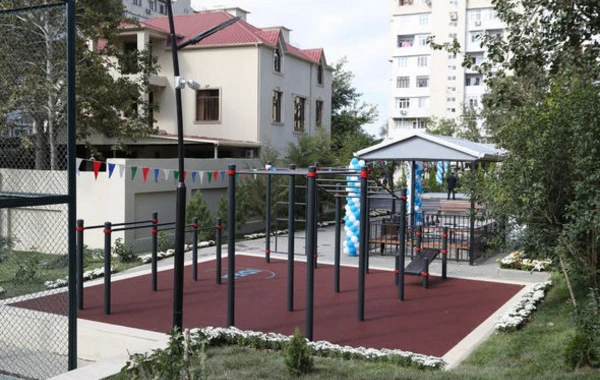 С участием Лейлы Алиевой состоялось открытие очередного двора, отремонтированного в рамках проекта Bizim həyət