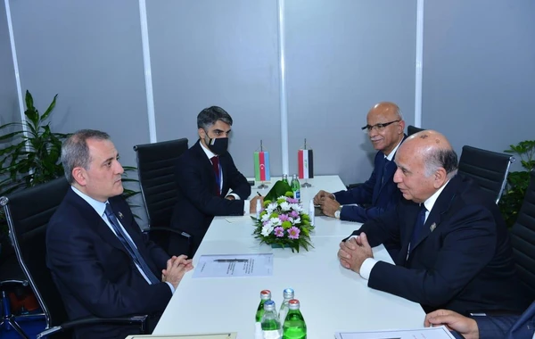 Azərbaycan XİN rəhbəri iraqlı və uqandalı həmkarları ilə görüşdü - FOTO