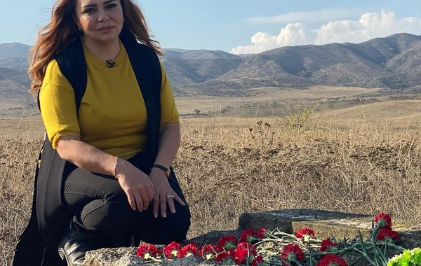 Xalq artisti 28 il sonra atası və bacısının qəbrini ziyarət etdi - FOTO