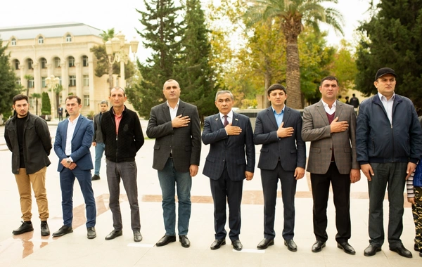 Yevlaxda “Çiçəklənən Xarıbülbül” adlı flaşmob keçirilib - FOTO