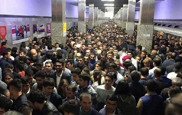 Metroda sıxlıq və ləngimə: Səbəb nədir?