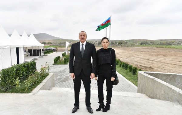 İlham Əliyev Füzulinin Dövlətyarlı kəndində “Ağıllı kənd”in təməlini qoyub - FOTO