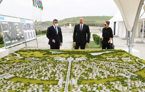 İlham Əliyev Füzulinin Dövlətyarlı kəndində “Ağıllı kənd”in təməlini qoyub - FOTO