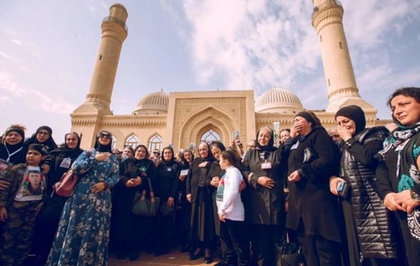 Regionlardan gələn şəhid anaları birlik göstərərək Fəxri xiyabanda yürüş etdilər - FOTO/VİDEO