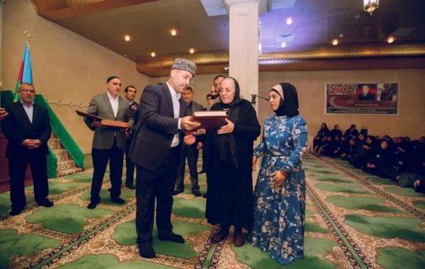 Regionlardan gələn şəhid anaları birlik göstərərək Fəxri xiyabanda yürüş etdilər - FOTO/VİDEO