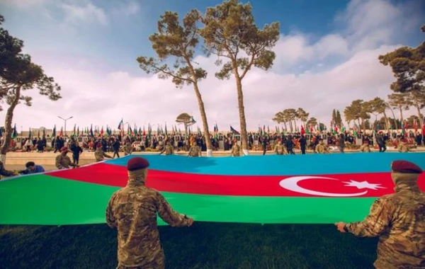 Regionlardan gələn şəhid anaları birlik göstərərək Fəxri xiyabanda yürüş etdilər - FOTO/VİDEO
