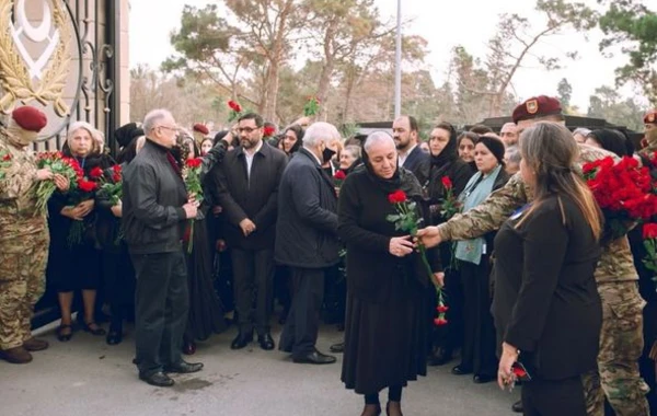 Regionlardan gələn şəhid anaları birlik göstərərək Fəxri xiyabanda yürüş etdilər - FOTO/VİDEO
