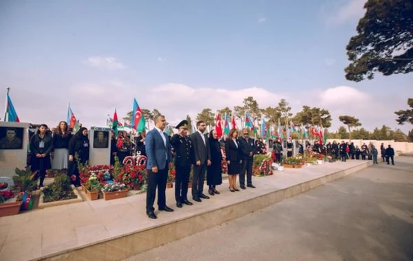 Regionlardan gələn şəhid anaları birlik göstərərək Fəxri xiyabanda yürüş etdilər - FOTO/VİDEO
