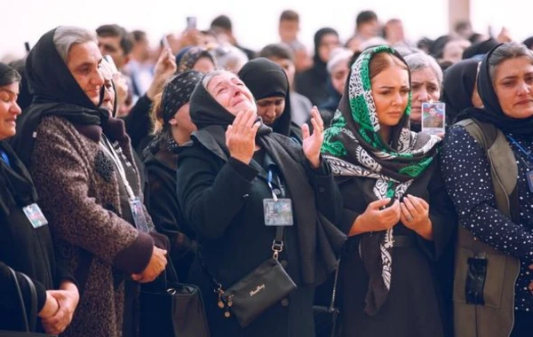 Regionlardan gələn şəhid anaları birlik göstərərək Fəxri xiyabanda yürüş etdilər - FOTO/VİDEO