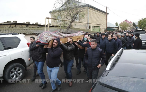 Журналиста Эльнура Ашрафоглу проводили в последний путь - ФОТО