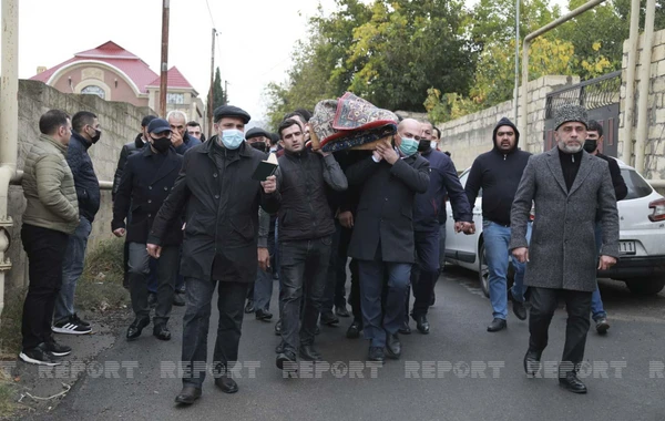 Журналиста Эльнура Ашрафоглу проводили в последний путь - ФОТО