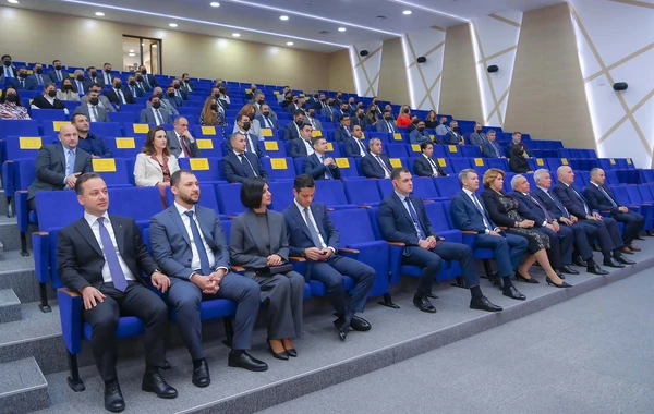 Вагит Алекперов принял участие в открытии нового головного офиса Yelo Bank - ФОТО