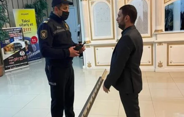 Polis COVID-19 pasportu olmayan mərasim yerlərinə cəlb edildi - FOTO