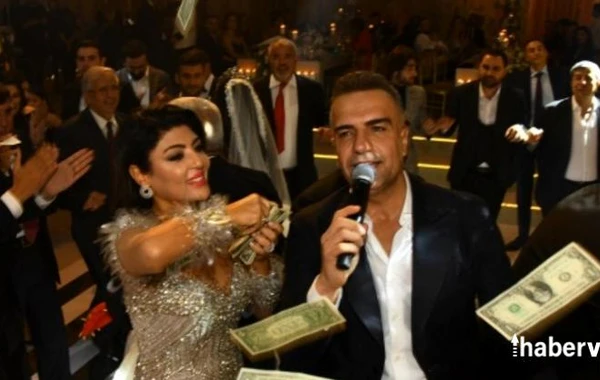 Tanınmış müğənni toyda dollar yağışına tutuldu - FOTO/VİDEO