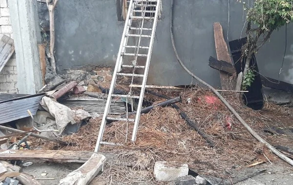 Goranboyda ev yandı, bir nəfər xəsarət aldı - FOTO