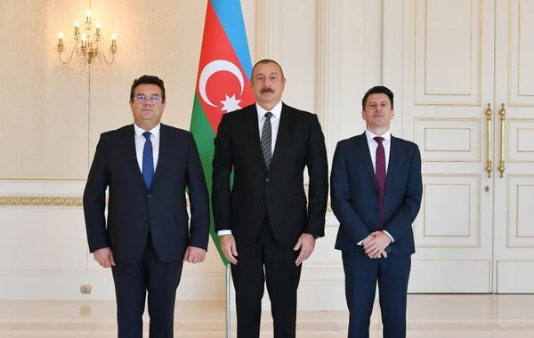 Ильхам Алиев принял верительные грамоты новоназначенного посла Румынии - ФОТО